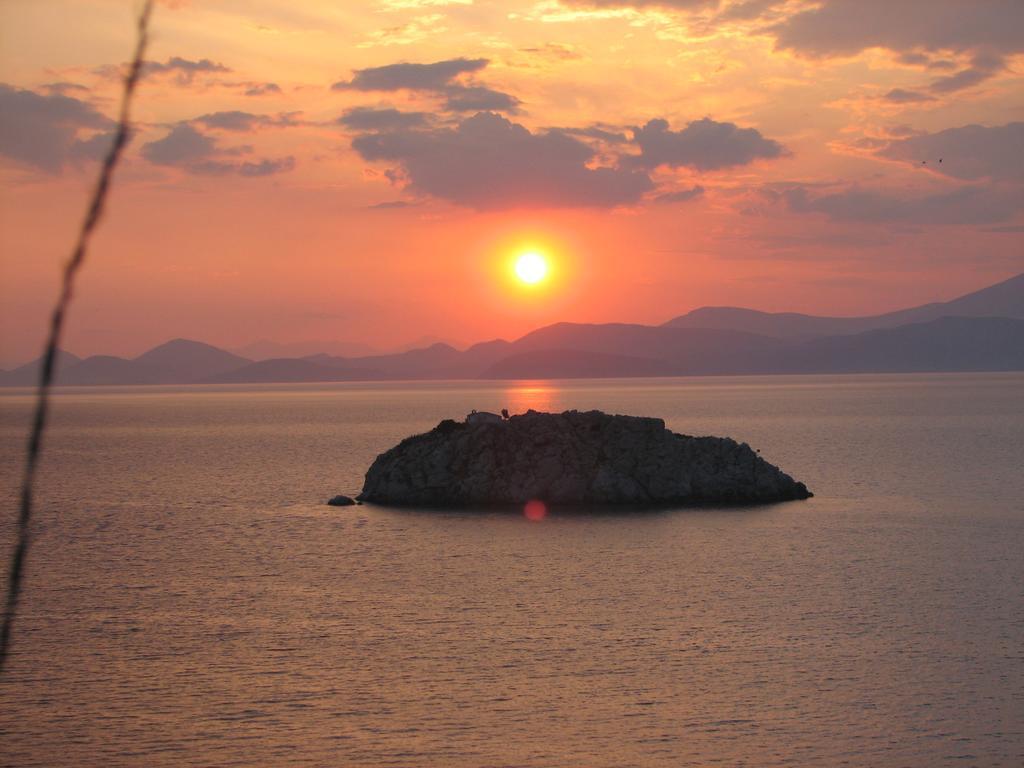 Hydra Erato Villa Cameră foto